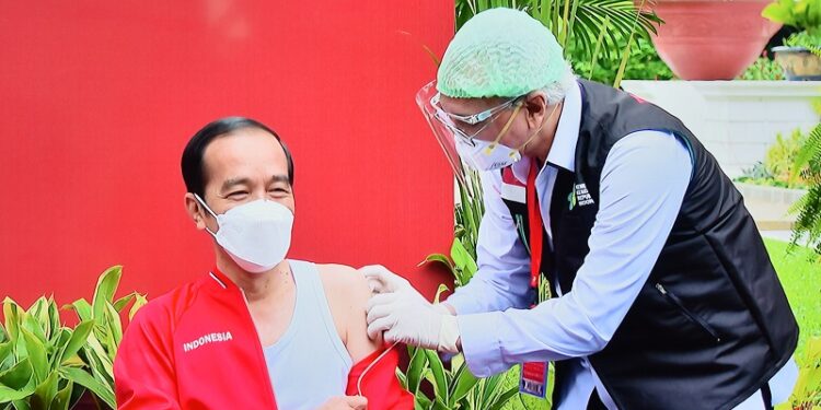 Presiden Jokowi Disuntik Vaksin Covid-19 Dosis Kedua