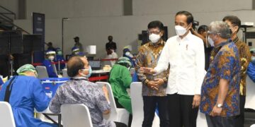 Presiden Jokowi Tinjau Vaksinasi untuk Kalangan Wartawan