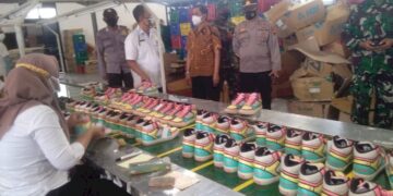 Sebanyak 25.700 Karyawan Pabrik Sepatu Kena PHK