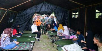 Presiden Jokowi Kunjungi Tenda Pengungsi Korban Gempa di Cianjur