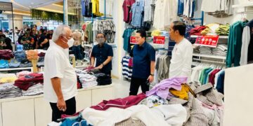 Kunjungi Mal, Presiden dan Menteri Belanja Produk Buatan Indonesia
