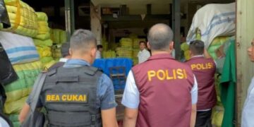 Bareskrim Bongkar Gudang Pakaian Bekas