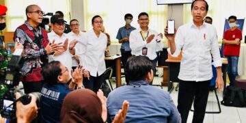 Presiden Tinjau Kegiatan Penyampaian SPT Tahunan di KPP Pratama Surakarta