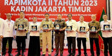 Kakanwil DJP Jaktim Sosialisasikan NIK-NPWP di Rapimkota II KADIN