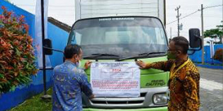 Kantor Pajak Sita Truk Penunggak Pajak Ratusan Juta