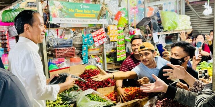 Kunjungi Pasar Tugu Depok, Presiden Jokowi Cek Harga Kebutuhan Pokok