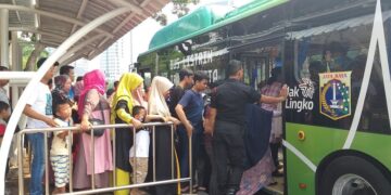 Penumpang Kini Boleh Lepas Masker di Angkutan Umum