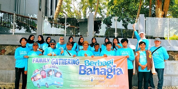 Family Gathering PajakOnline Group: Berbagi Bahagia