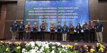 KPP Madya Jakarta Barat Beri Penghargaan Wajib Pajak