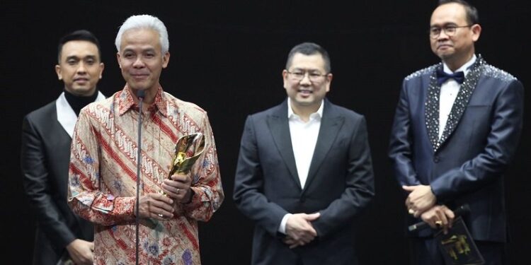 Ganjar Pranowo Dapat Penghargaan Newsmaker Indonesia Awards 2023