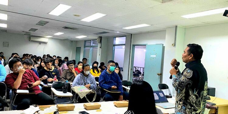 Tax Payer Community Goes to Campus: Gelorakan Sadar Pajak Generasi Muda