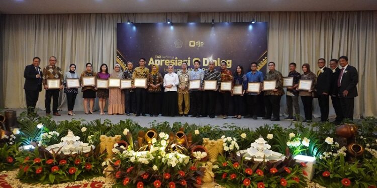 Kanwil DJP Jaktim Gelar Tax Gathering, Beri Penghargaan Wajib Pajak