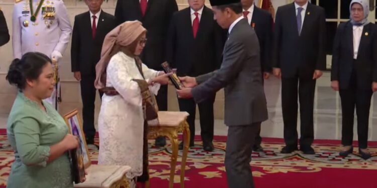 Presiden Jokowi Anugerahkan Gelar Pahlawan Nasional kepada Enam Tokoh Ini