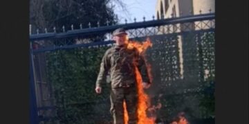 Unjuk Rasa Genosida Gaza, Tentara Amerika Bakar Diri di Depan Kedubes Israel Minta Bebaskan Palestina