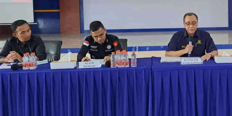 Kanwil DJP Sulselbartra Serahkan Tersangka Penggelapan Pajak Tambang ke Kejati Sultra