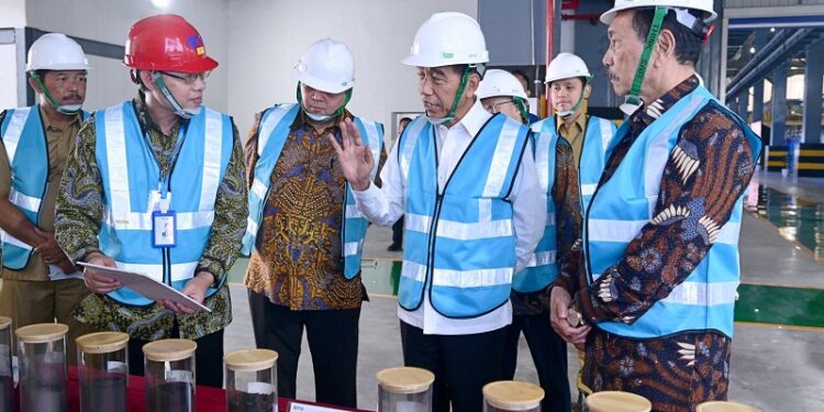 Presiden Jokowi Resmikan Pabrik Baterai Listrik di Kendal