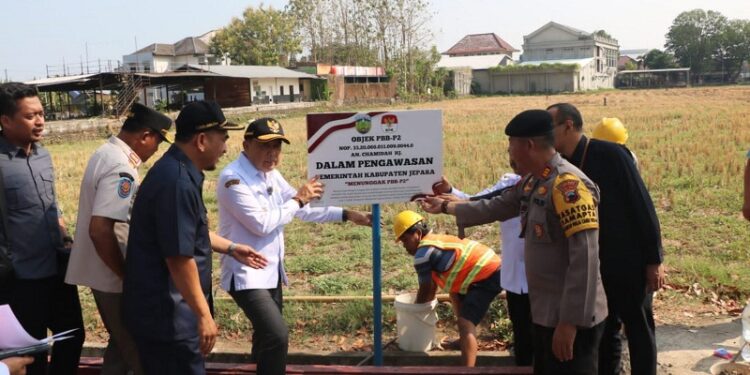 Aset Penunggak Pajak Dipasangi Plang Peringatan