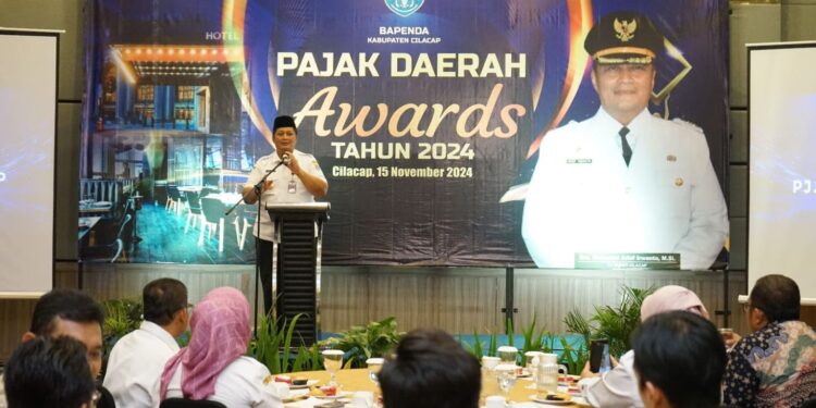 Pemkab Cilacap Berikan Penghargaan Pajak Daerah