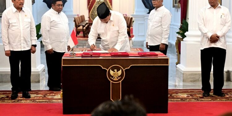 Presiden Prabowo Subianto Tandatangani PP Penghapusan Utang UMKM