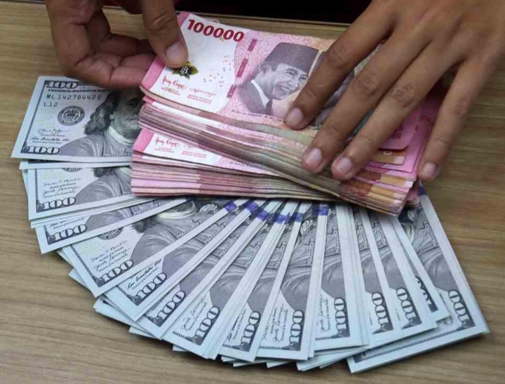 Rupiah Tertekan, Dolar AS Tembus Rp18.184: Dunia Usaha Waspadai Lonjakan Biaya Impor